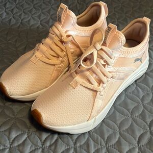 Puma Sophia running shoes